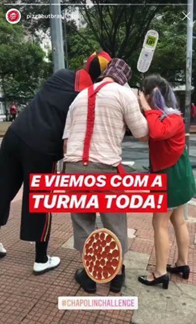 Pizza Hut registrou nos Stories entregadores vestidos como personagens do Chaves (Reprodução)